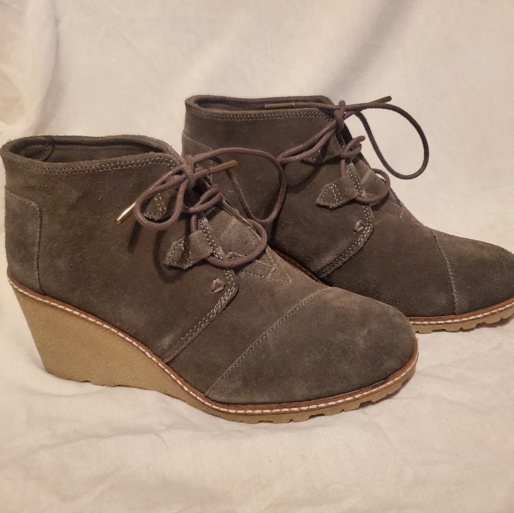 TOMS Desert Wedges Size 8